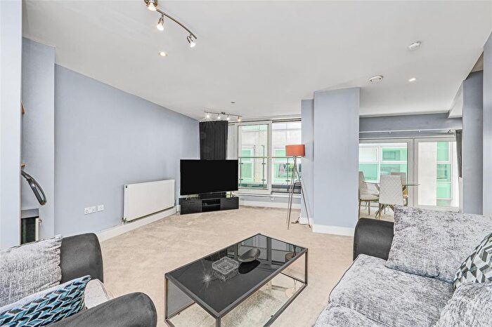 1 Bedroom Flat To Rent In Salamanca Place, Vauxhall, London, SE1