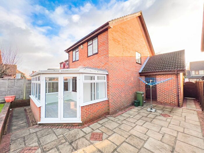 3 Bedroom Detached House To Rent In Glencoe Road, Hayes, UB4