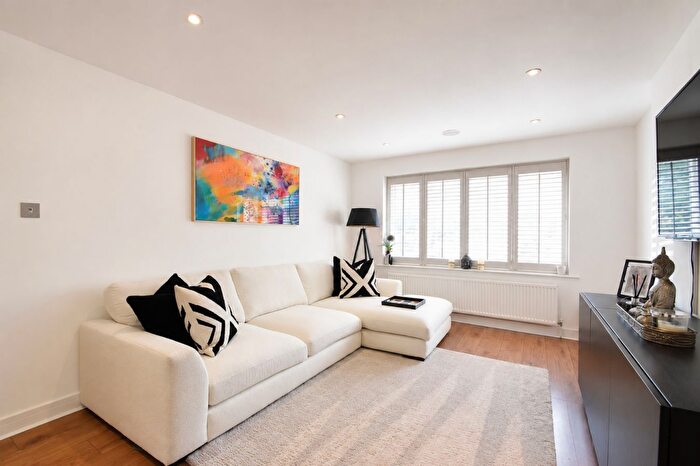 2 Bedroom Maisonette To Rent In Royston Avenue, Byfleet, West Byfleet, KT14
