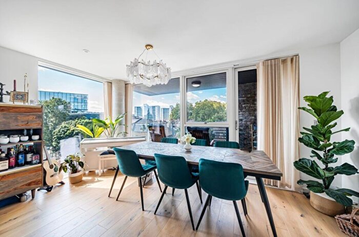 2 Bedroom Flat To Rent In Goswell Road, London, EC1V