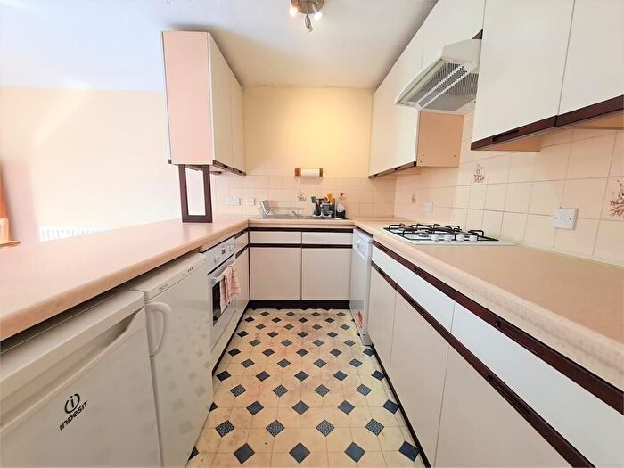 1 Bedroom Flat To Rent In Denton Court, A Avenue Road, Isleworth, TW7
