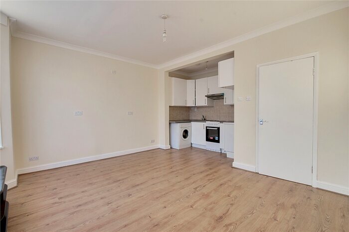 3 Bedroom Flat To Rent In Clarence Road, Enfield, EN3