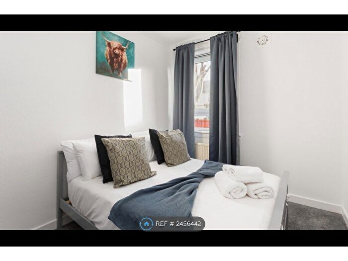 2 Bedroom Flat To Rent In Lochend Gardens, Edinburgh, EH7