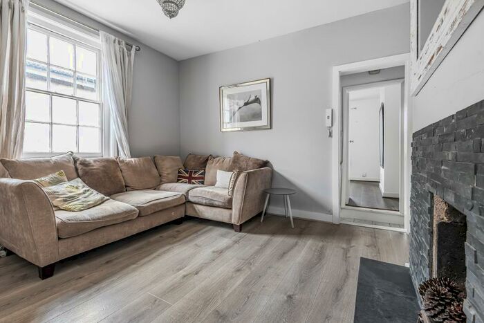 2 Bedroom Apartment To Rent In Surbiton, Surrey, KT6