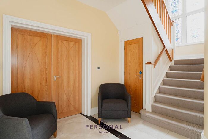 1 Bedroom Studio To Rent In Redwood Drive, Epsom, KT19