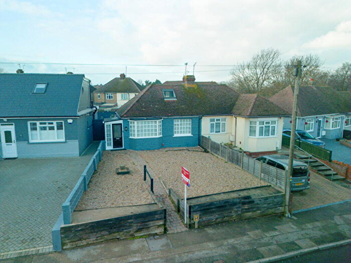 2 Bedroom Semi-Detached Bungalow For Sale In Pump Lane, Rainham, Gillingham, ME8