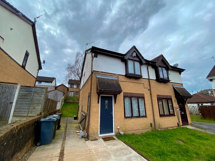 2 Bedroom Property To Rent In Tannerbrook Close, Clayton, Bradford, BD14