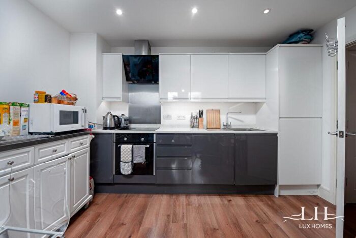 2 Bedroom Flat For Sale In Verve Apartments, Romford, RM1