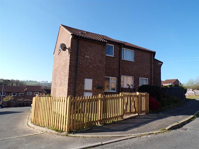 2 Bedroom End Of Terrace House To Rent In Peards Down Close, Barnstaple, EX32