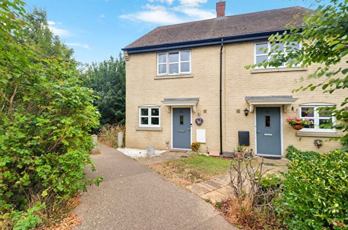 2 Bedroom Semi Detached House For Sale In Meadow Walk, Henlow, SG16