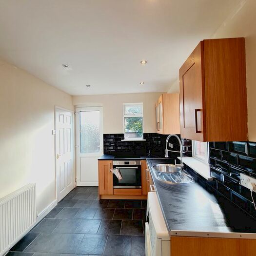 3 Bedroom Semi-Detached House To Rent In Wheatfield Rd Souh, Norhampton, NN3