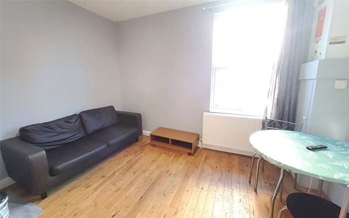 2 Bedroom Flat To Rent In Masons Avenue, Wealdstone, Greater London, HA3