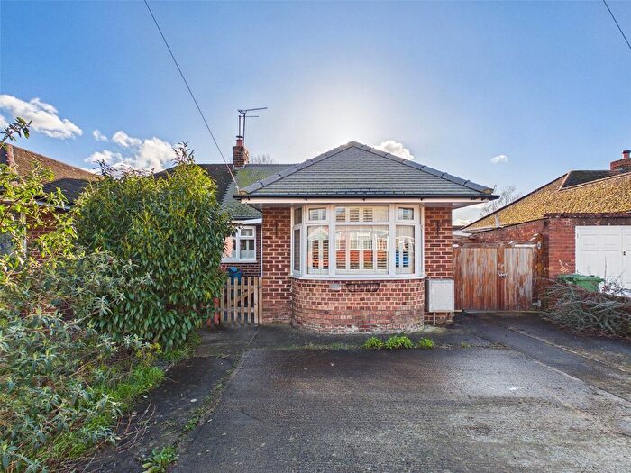 2 Bedroom Bungalow For Sale In Hillview Drive, Hucclecote, Gloucester, Gloucestershire, GL3