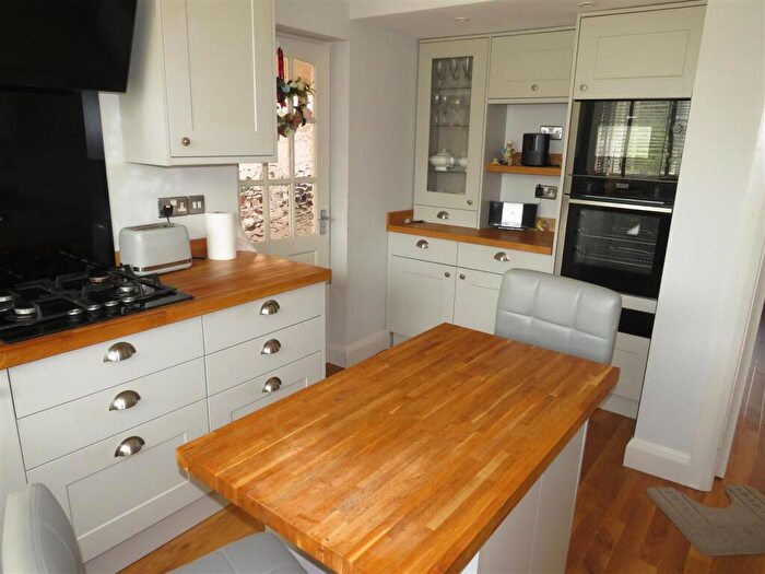 4 Bedroom Semi-Detached House For Sale In West Avenue, Castle Bromwich, Birmingham, B36