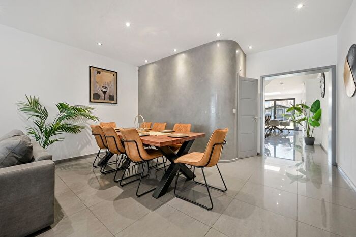 3 Bedroom Property To Rent In Hartfield Crescent, London, SW19