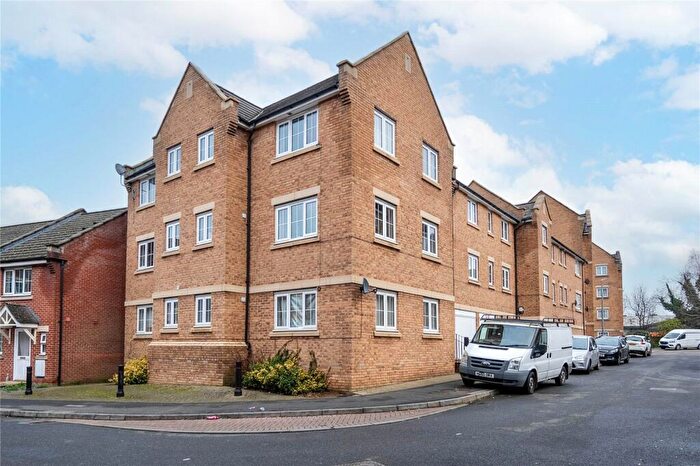 2 Bedroom Apartment For Sale In Bramley Court, Dunstable, Bedfordshire, LU5