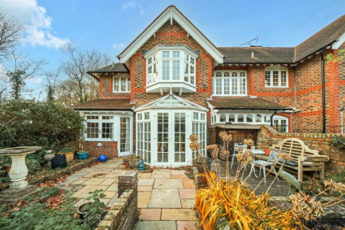 2 Bedroom Apartment For Sale In Crossbush, BN18