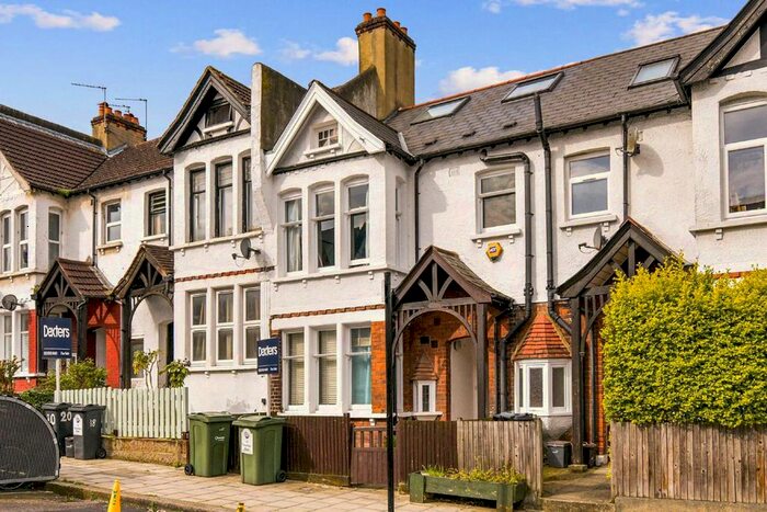 3 Bedroom Flat To Rent In Doverfield Road, London, SW2