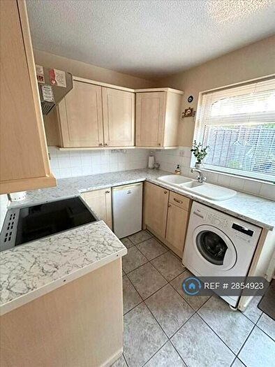 3 Bedroom Semi Detached House To Rent In Thresher Grove, Milton Keynes, MK12