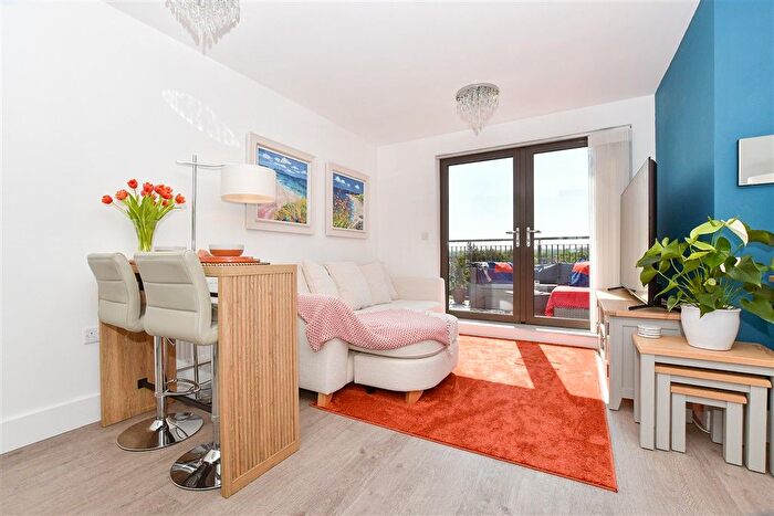 1 Bedroom Flat For Sale In Mill Green Road, Mitcham Junction, Mitcham, Surrey, CR4