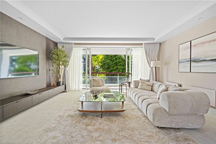 3 Bedroom Flat To Rent In Gloucester Square, Hyde Park Estate, London, W2