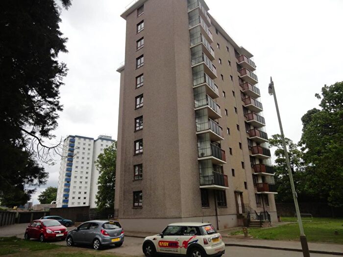 2 Bedroom Flat To Rent In Dryburgh Gardens, Dundee, DD2