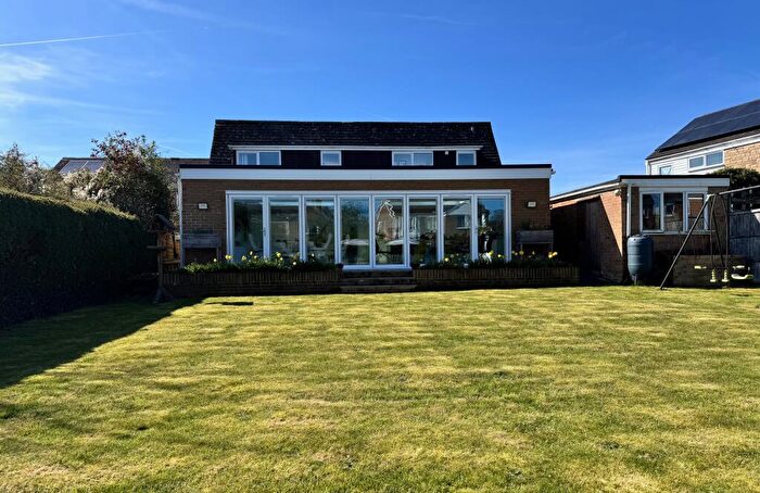 4 Bedroom Detached House For Sale In Crecy Walk, Woodstock, OX20