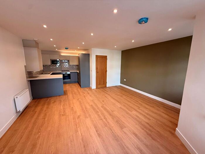 3 Bedroom Apartment To Rent In Fishponds Road, Bristol, BS5