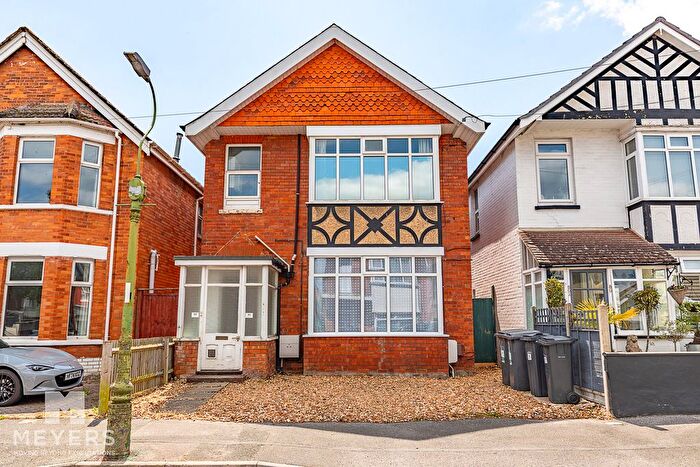 2 Bedroom Flat For Sale In Paisley Road, Bournemouth, BH6