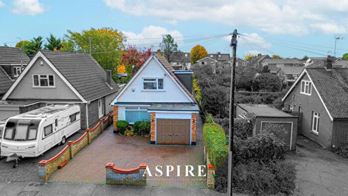 3 Bedroom Detached House For Sale In Grasmere Road, Benfleet, SS7