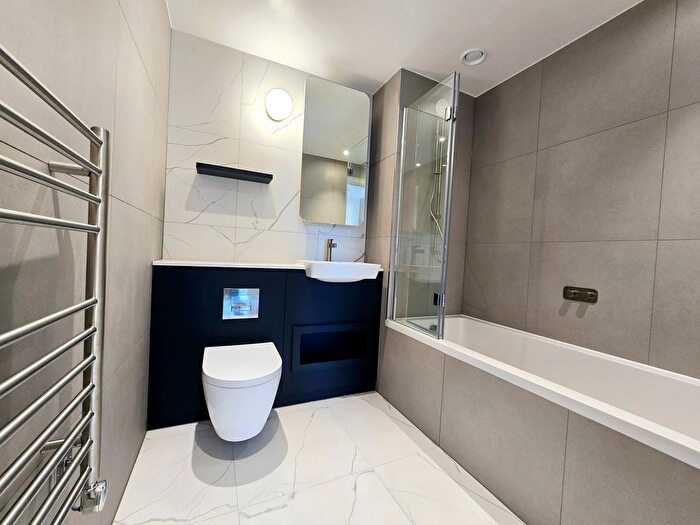 1 Bedroom Flat To Rent In Ellipse House, Eden Place, Custom House, E16