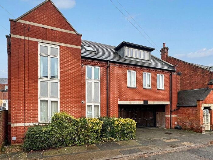 2 Bedroom Flat For Sale In Lincoln Street, Kingsthorpe, NN2