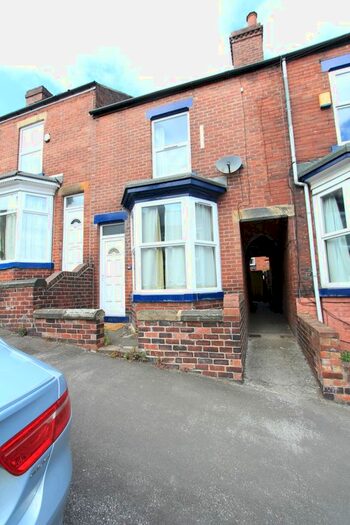 4 Bedroom Terraced House To Rent In Hunter Hill Road, Sheffield, S11