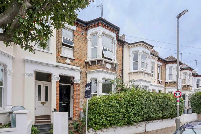2 Bedroom Flat To Rent In Harbut Road, London, SW11