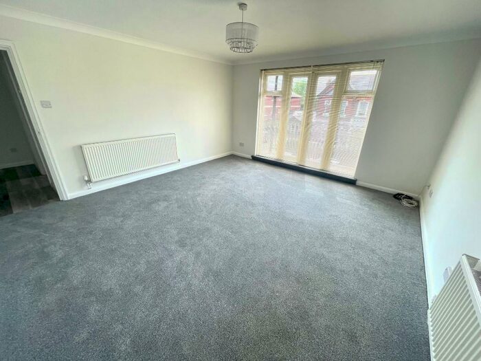 2 Bedroom Flat To Rent In Byron Road, Worthing, West Sussex, BN11