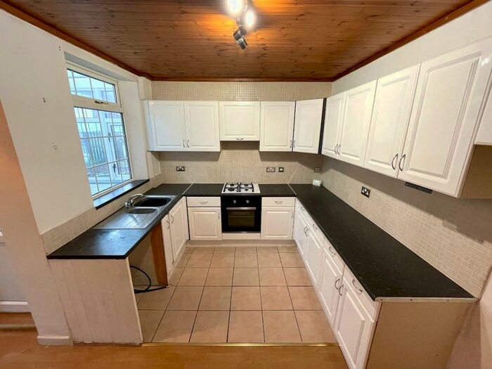 2 Bedroom House To Rent In Filey Avenue, Royston, S71