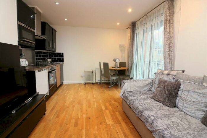 2 Bedroom Apartment To Rent In Rich Street, London, E14