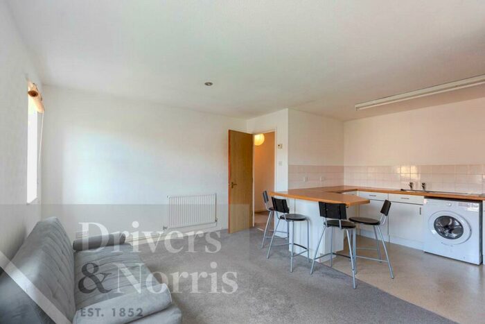 1 Bedroom Apartment To Rent In Moriatry Close, Islington, London, N7