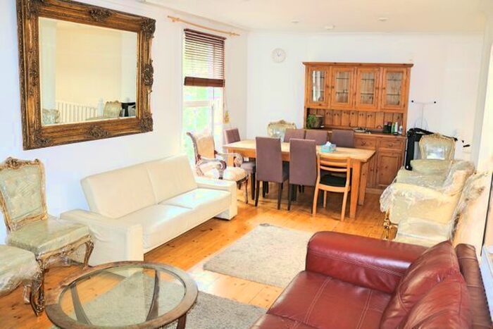 2 Bedroom Flat To Rent In Hansard Mews, Kensington, W14