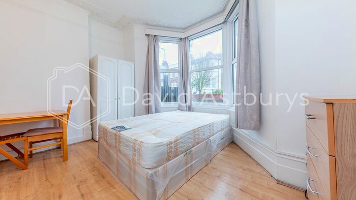 Studio To Rent In Wightman Road, Turnpike Lane, London N8