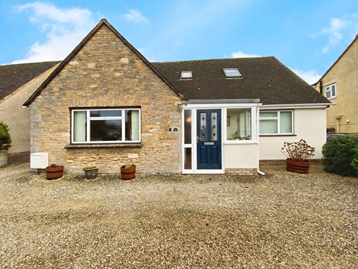 3 Bedroom Detached Bungalow To Rent In Saxon Way, Witney, Oxfordshire, OX28