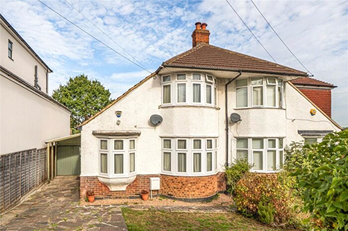 3 Bedroom Semi Detached House For Sale In Derwent Avenue, Barnet, EN4