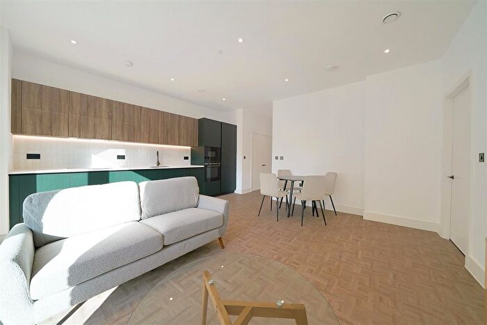 2 Bedroom Flat To Rent In Viridis Apartments, Monarch Square, London, SW11