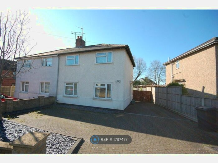3 Bedroom Semi-Detached House To Rent In Kings Road, Chelmsford, CM1