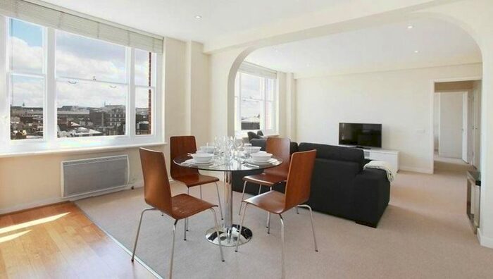 2 Bedroom Flat To Rent In Waverton Street, Mayfair, London, W1J