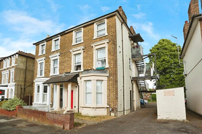 1 Bedroom Flat For Sale In Palace Grove, Bromley, Kent, BR1