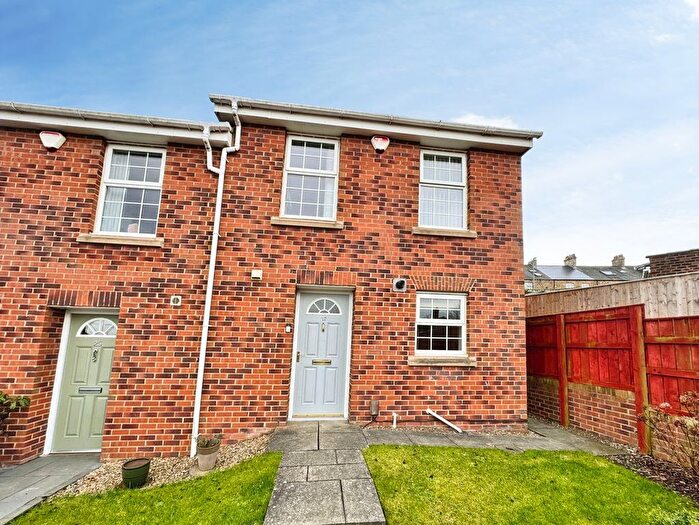 3 Bedroom Semi Detached House For Sale In Simonside Road, Blaydon, NE21