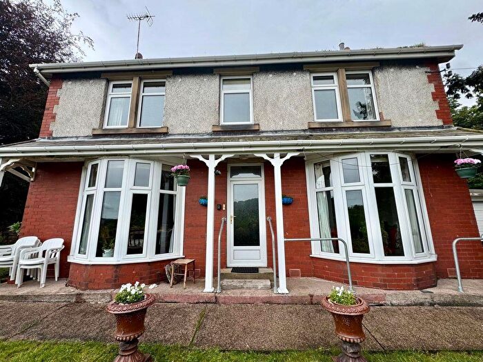 4 Bedroom Detached House For Sale In Wyncliffe, Rotcher, Holmfirth, HD9