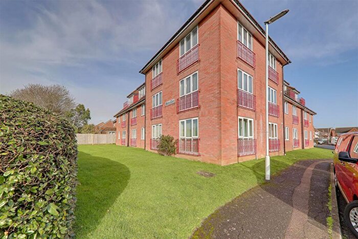 1 Bedroom Flat For Sale In Chestnut Walk, Worthing, BN13
