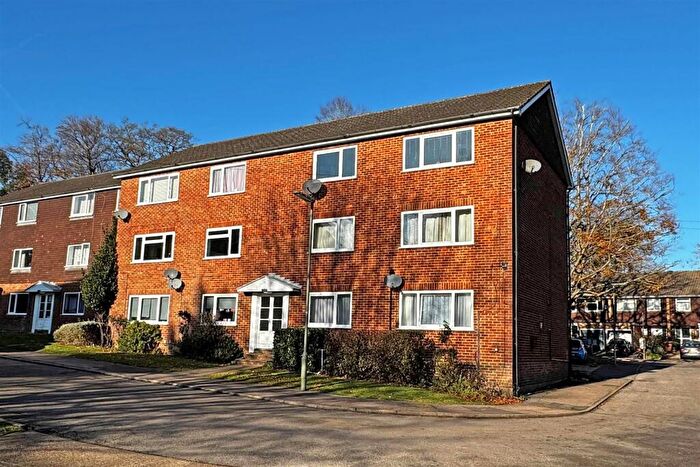 2 Bedroom Flat For Sale In Ridgeway Road, Redhill, RH1